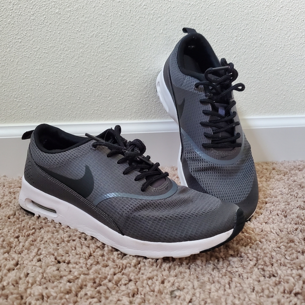 Nike Thea